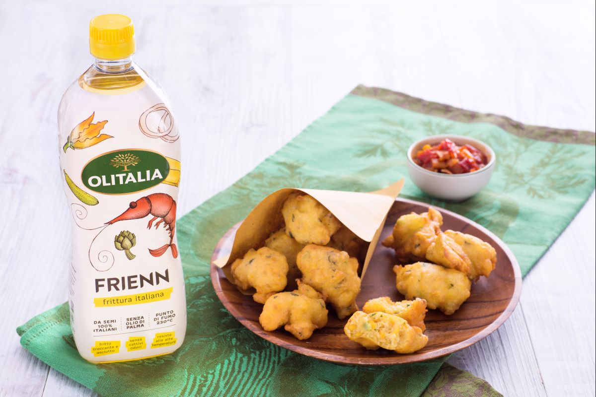 Frituras de milho com chutney de tomates
