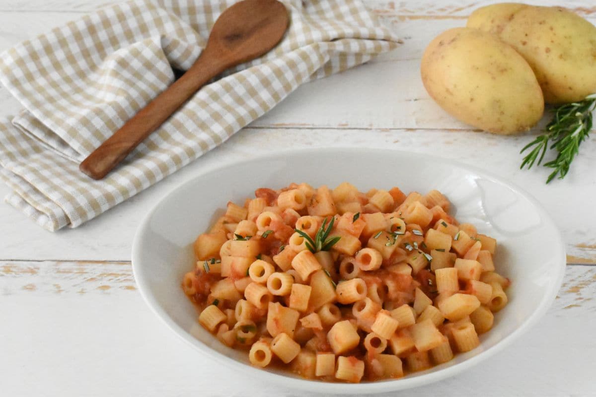 Massa com cebolas e batatas