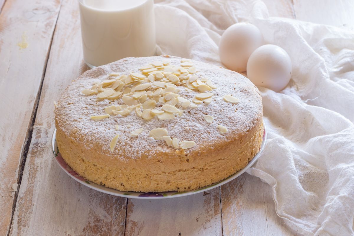 Bolo de leite de amêndoa sem ovos