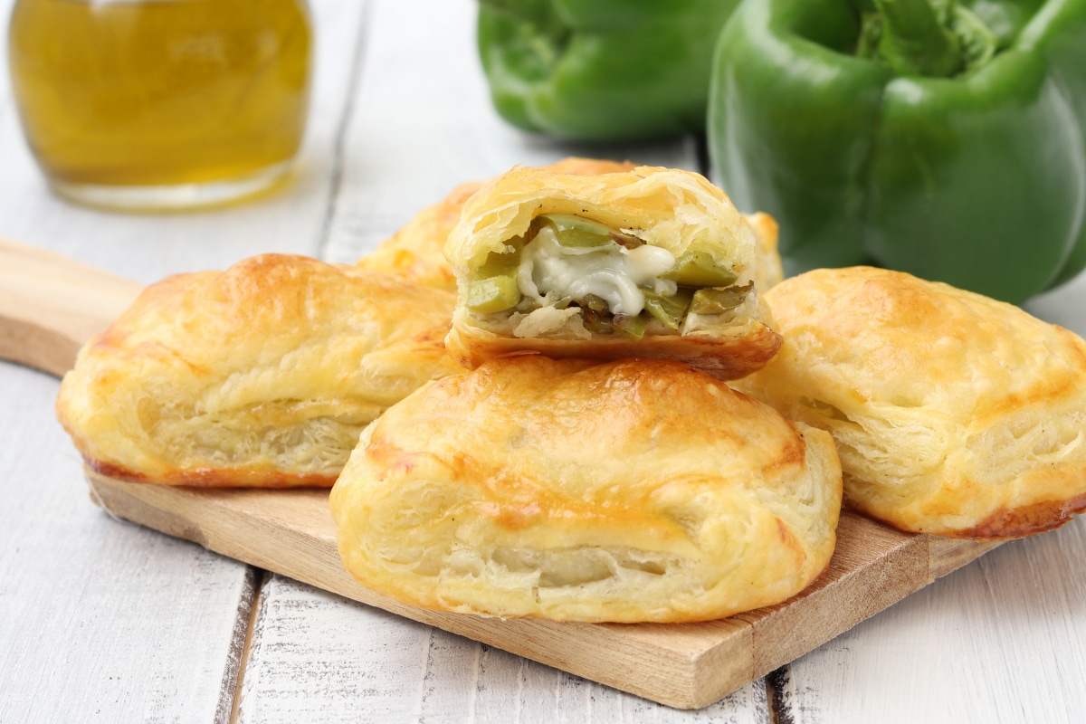 Folhados de pimentão e gorgonzola