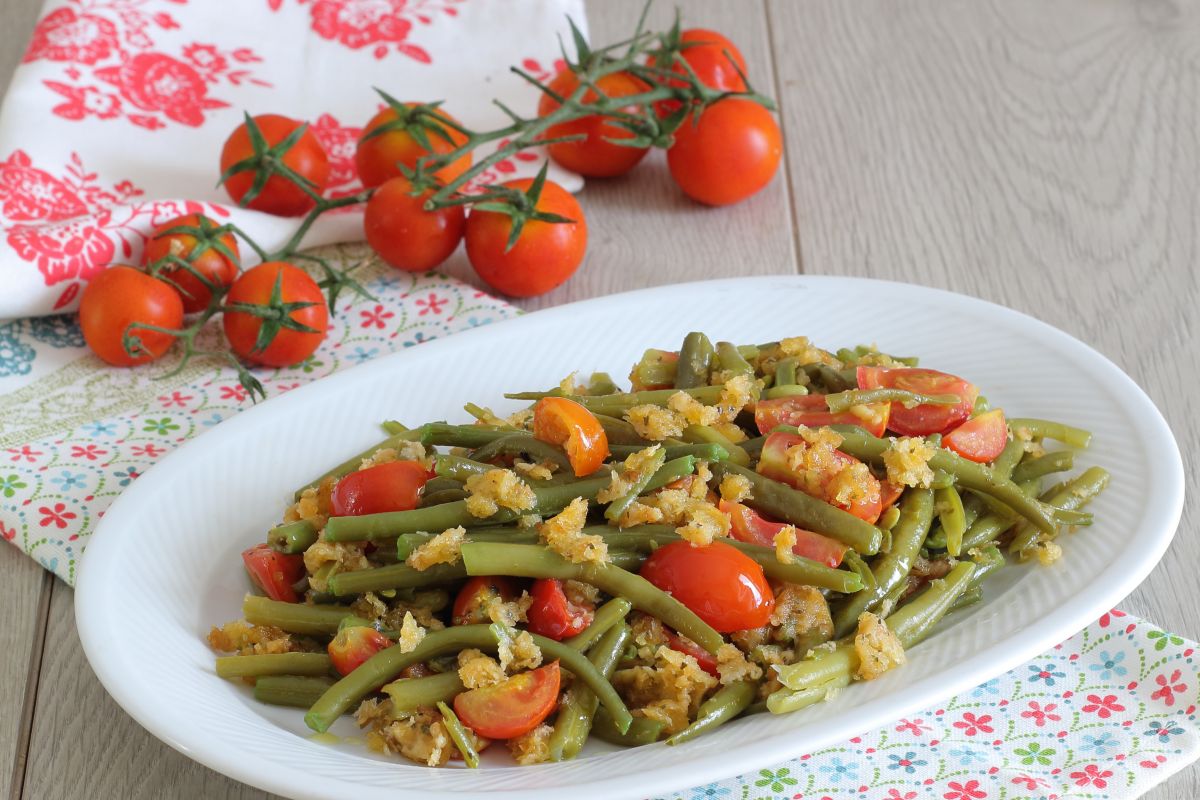 Vagem à milanesa com tomatinhos
