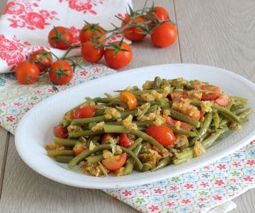 Vagem à milanesa com tomatinhos