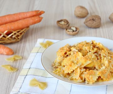 Farfalle com pesto de cenoura