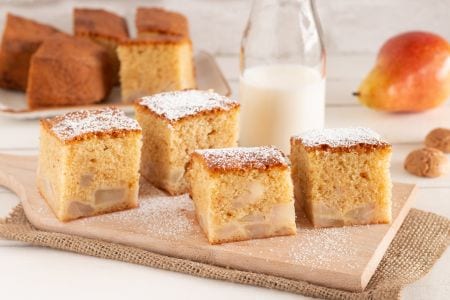 Bolo com peras e amaretti