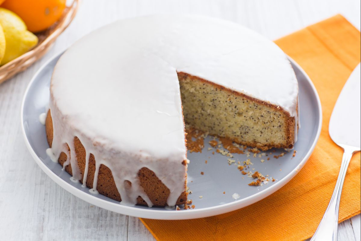 Bolo de cítricos e sementes de papoula