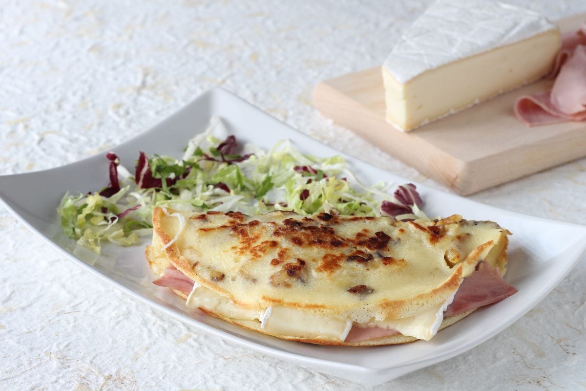 Crepe de batata com brie e presunto