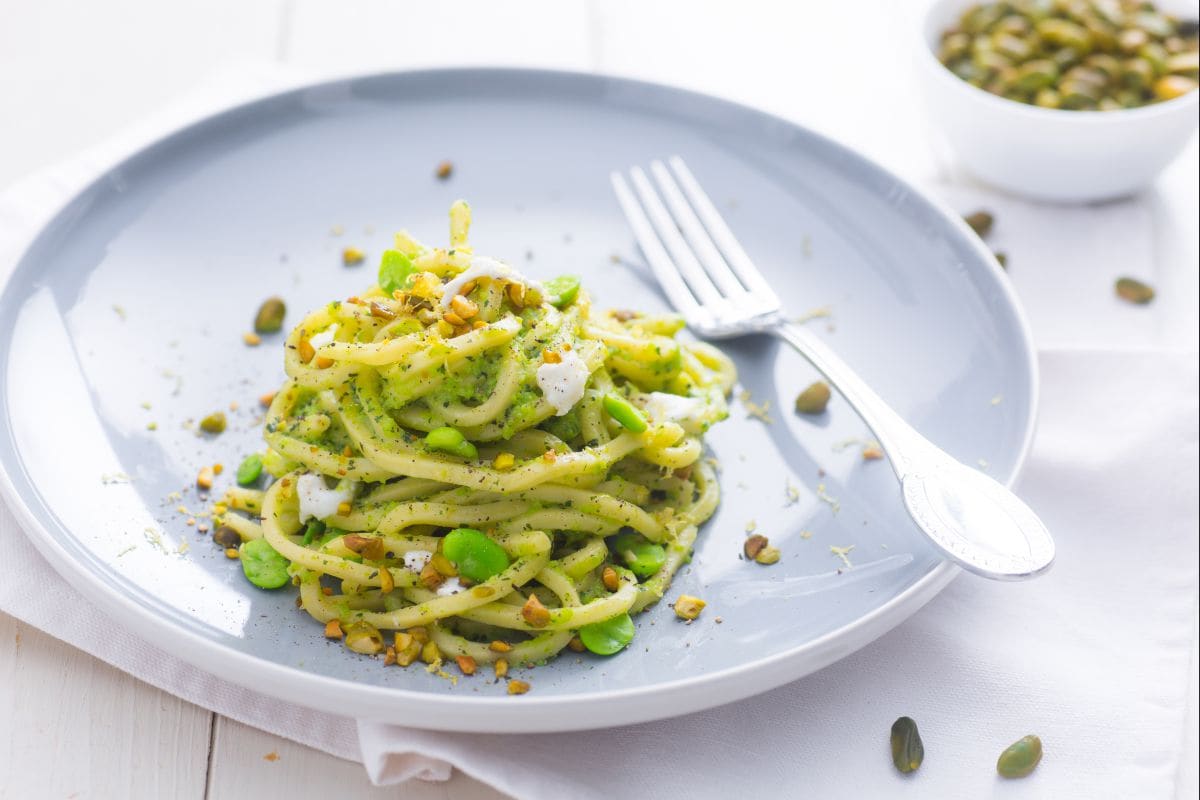 Troccoli com pesto de favas