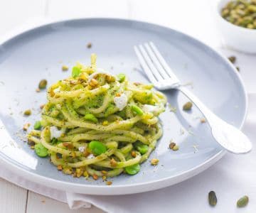 Troccoli com pesto de favas