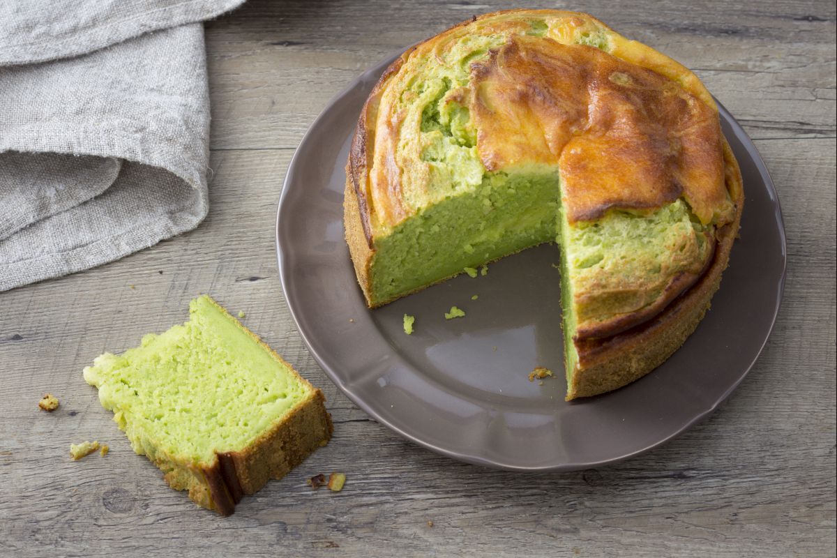 Torta salgada de ervilhas e queijo robiola