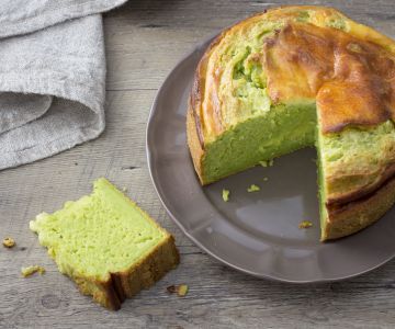 Torta salgada de ervilhas e queijo robiola