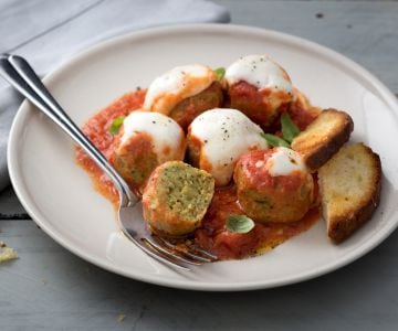 Almôndegas de abobrinha à pizzaiola