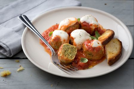 Almôndegas de abobrinha à pizzaiola