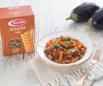 Fusilli integrais com ragu de legumes de verão