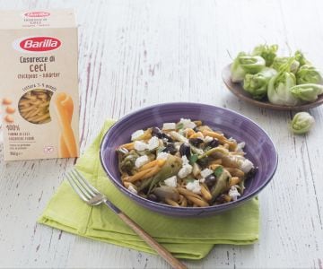 Casarecce de legumes com puntarelle cozidas e azeitonas