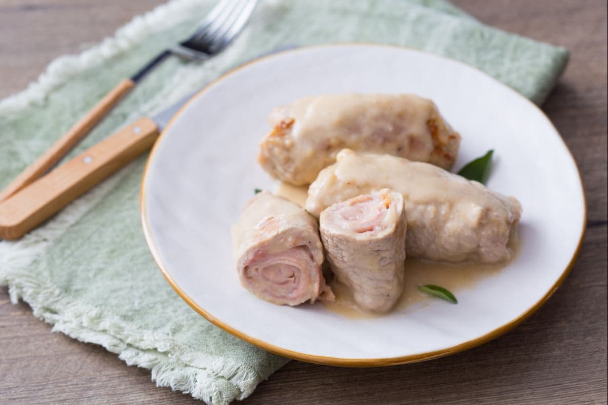 Rolinhos de vitela com presunto e queijo