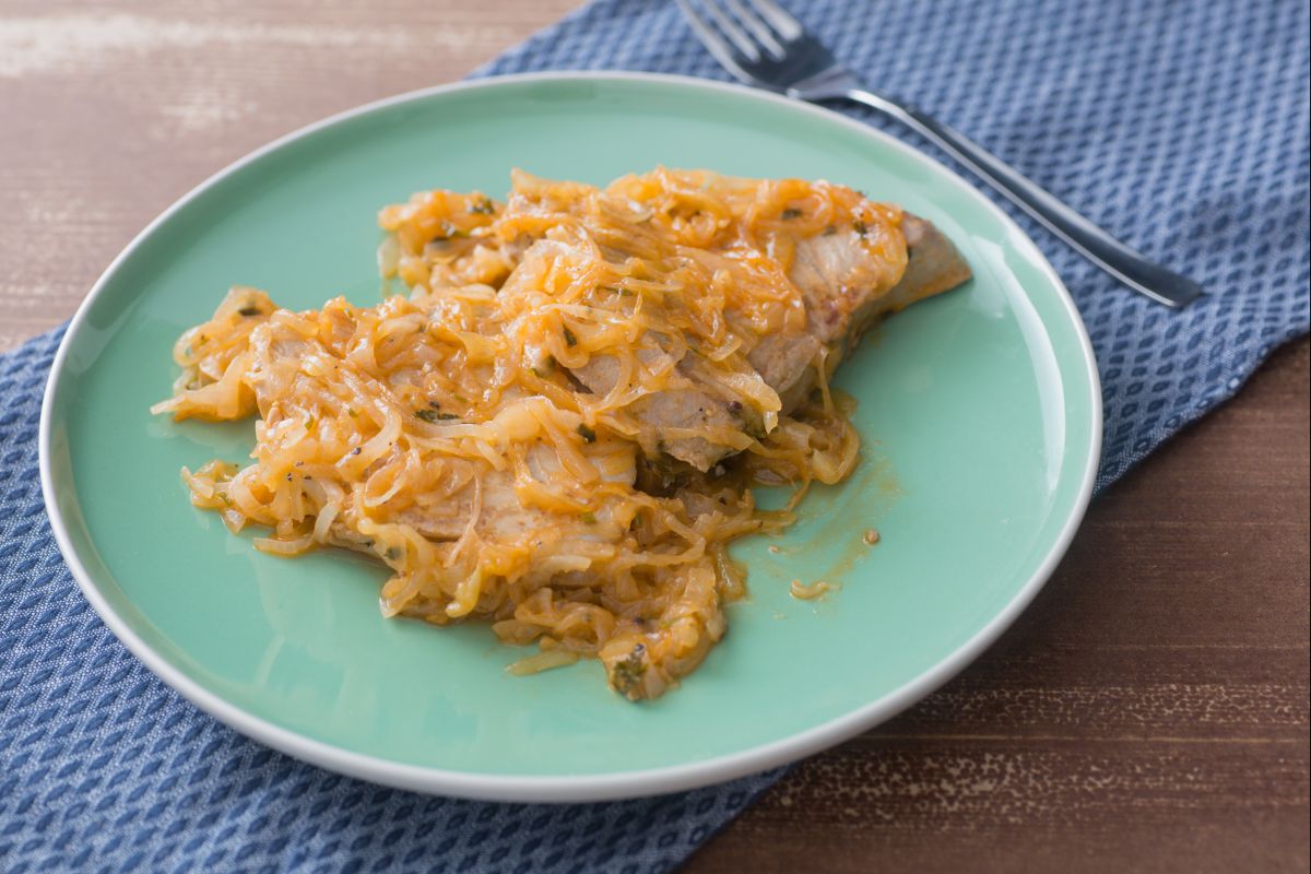 Atum com cebola