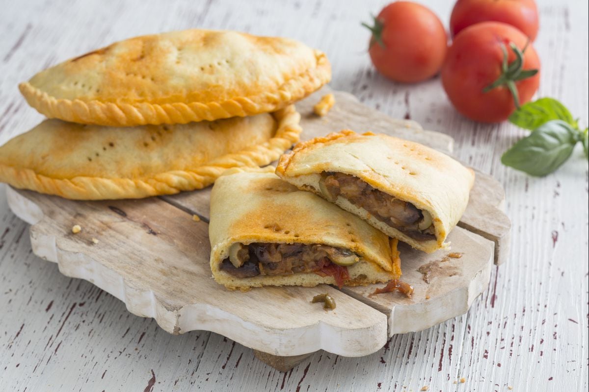 'Mpanate ripiene di caponata