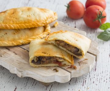 'Mpanate ripiene di caponata