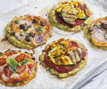 Mini pizzas de abobrinha de verão