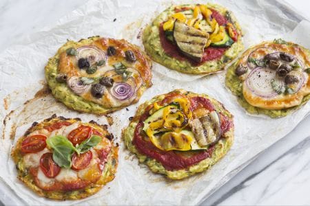Mini pizzas de abobrinha de verão
