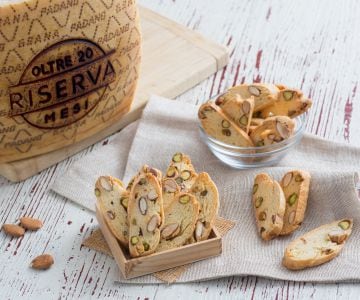 Cantucci com Grana Padano e frutas secas