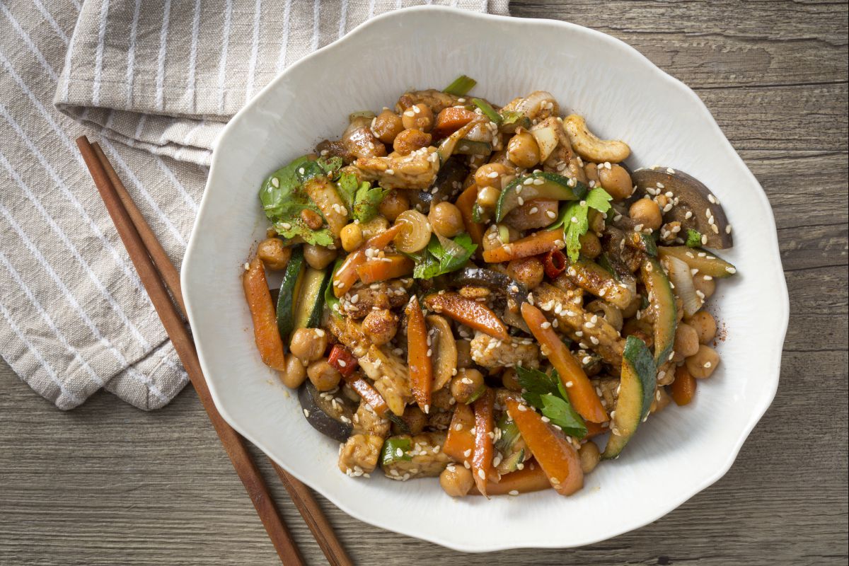 Tempeh com legumes