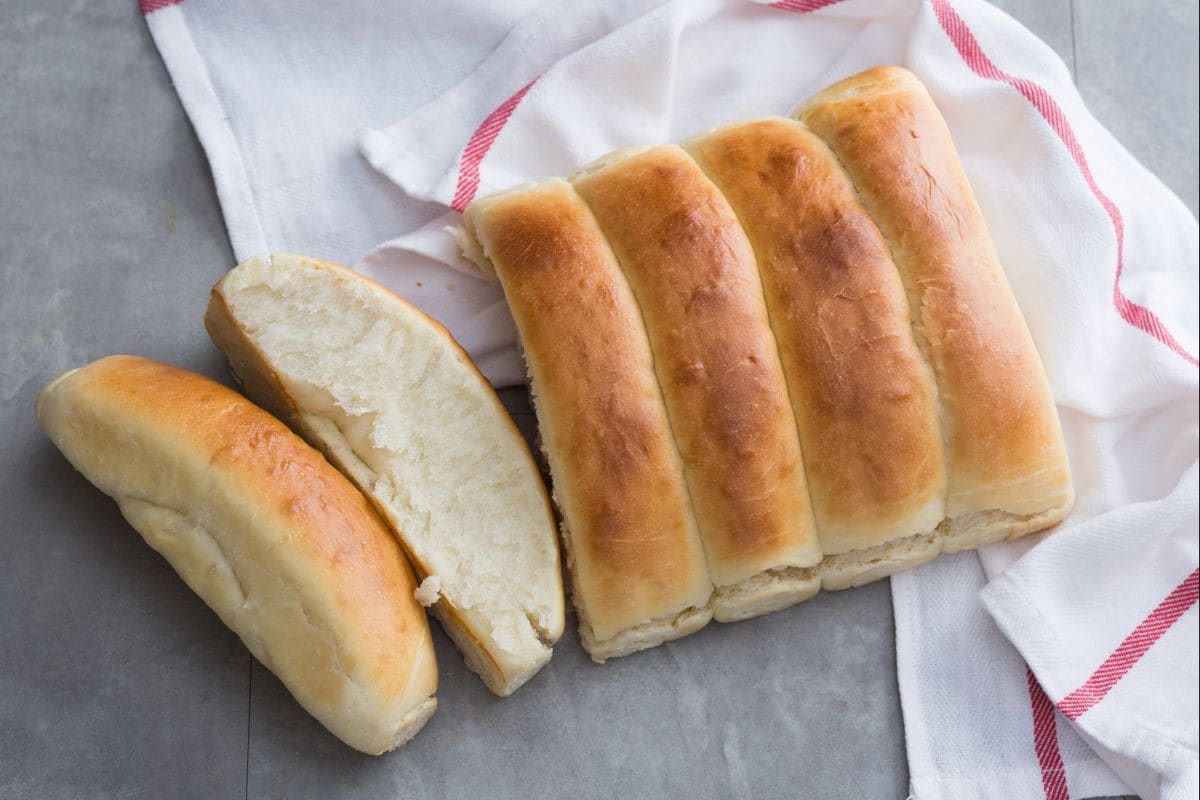 Pães de hot dog estilo New England