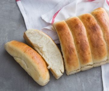 Pães de hot dog estilo New England