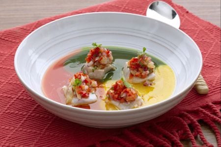 Ceviche de olho-de-boi com purê de tomatinhos