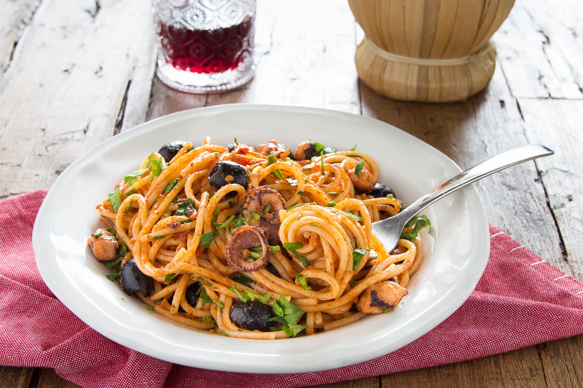 Spaghetti com polvo à puttanesca