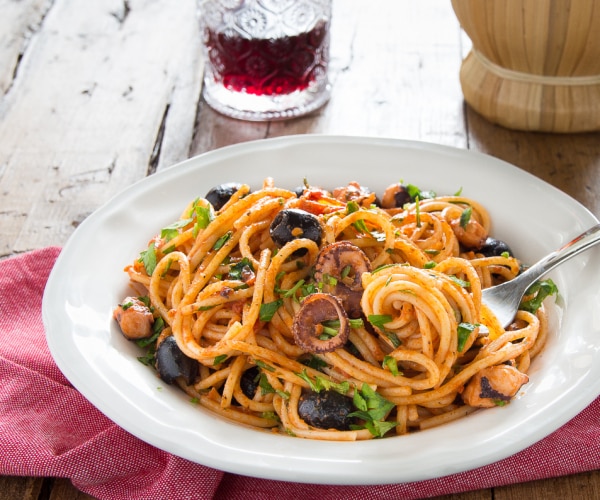 Spaghetti com polvo à puttanesca