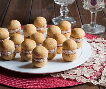 Baci di dama com mortadela