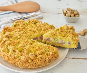 Torta Crocante Salgada com Mortadela e Pistache