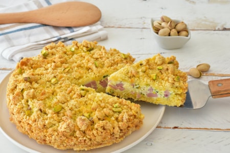 Torta Crocante Salgada com Mortadela e Pistache