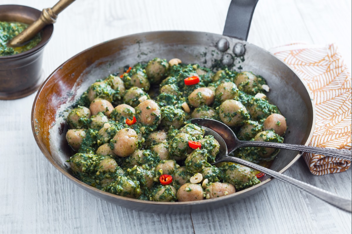 Nhoque com pesto de ervas