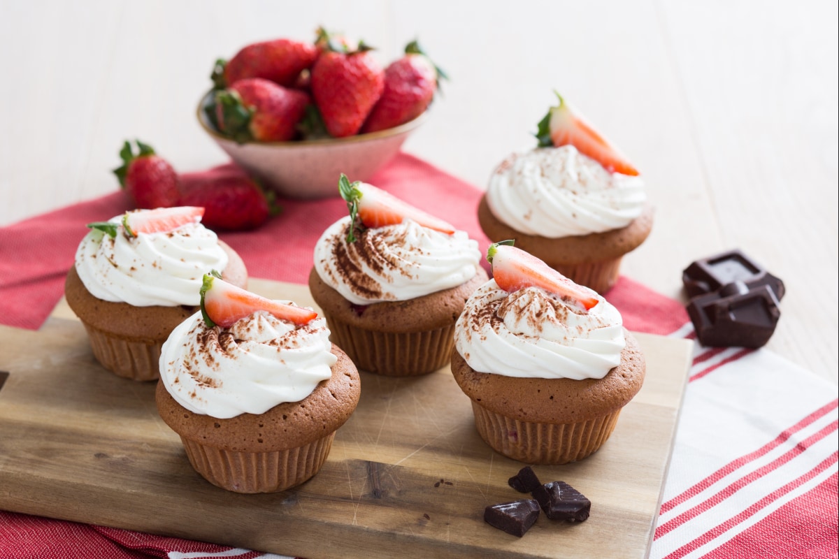 Muffin de morango e chocolate
