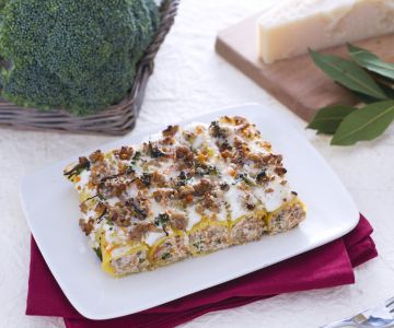 Cannelloni com creme de brócolis à ricota e ragu apimentado