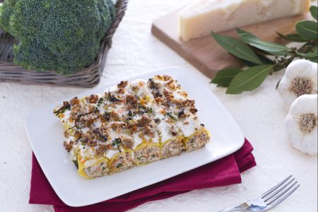 Cannelloni com creme de brócolis à ricota e ragu apimentado