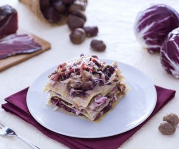 Lasanha com radicchio, creme de castanhas e speck