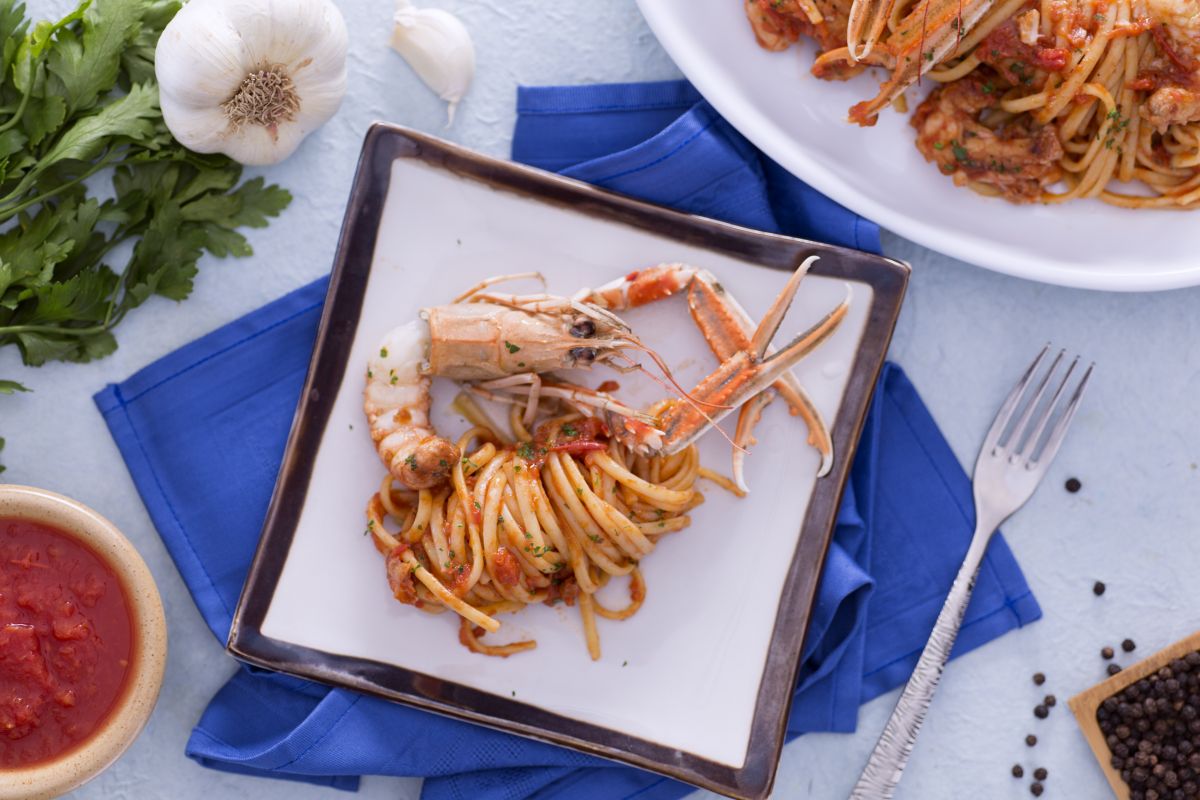 Linguine com camarão e conhaque