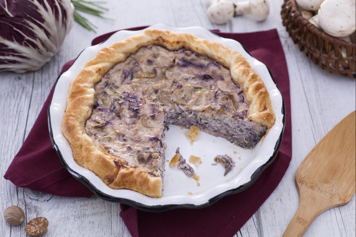 Torta salgada de cogumelos e radicchio