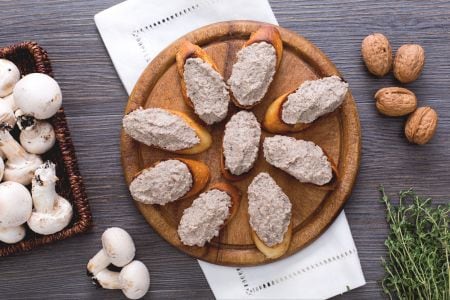 Crostini com patê de cogumelos Champignon