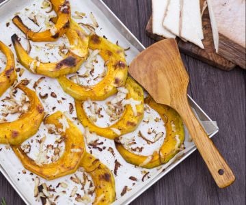 Abóbora gratinada com lascas de ricota defumada