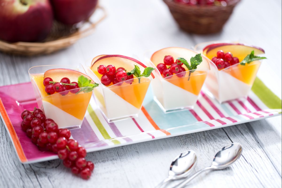 Panna cotta de iogurte com gelatina de pêssego