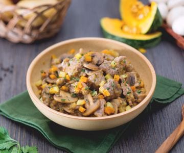 Ensopado de vitela com abóbora, batatas e cogumelos