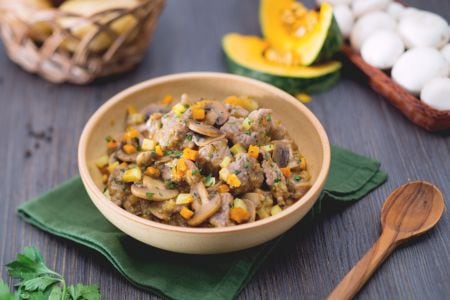 Ensopado de vitela com abóbora, batatas e cogumelos