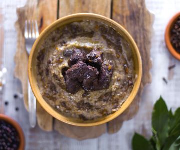 Veado em salmì com polenta de trigo sarraceno