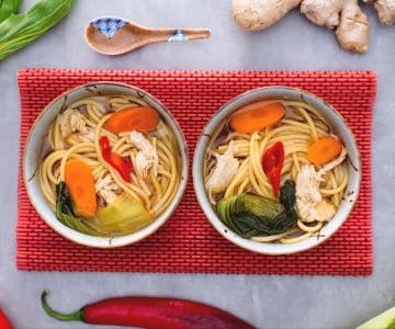 Vermicelli em sopa oriental