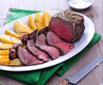 Rosbife assado com cogumelos e batatas