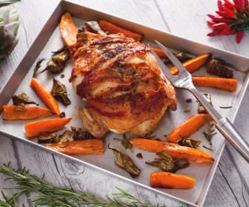 Frango envolto com alcachofras e batatas-doces